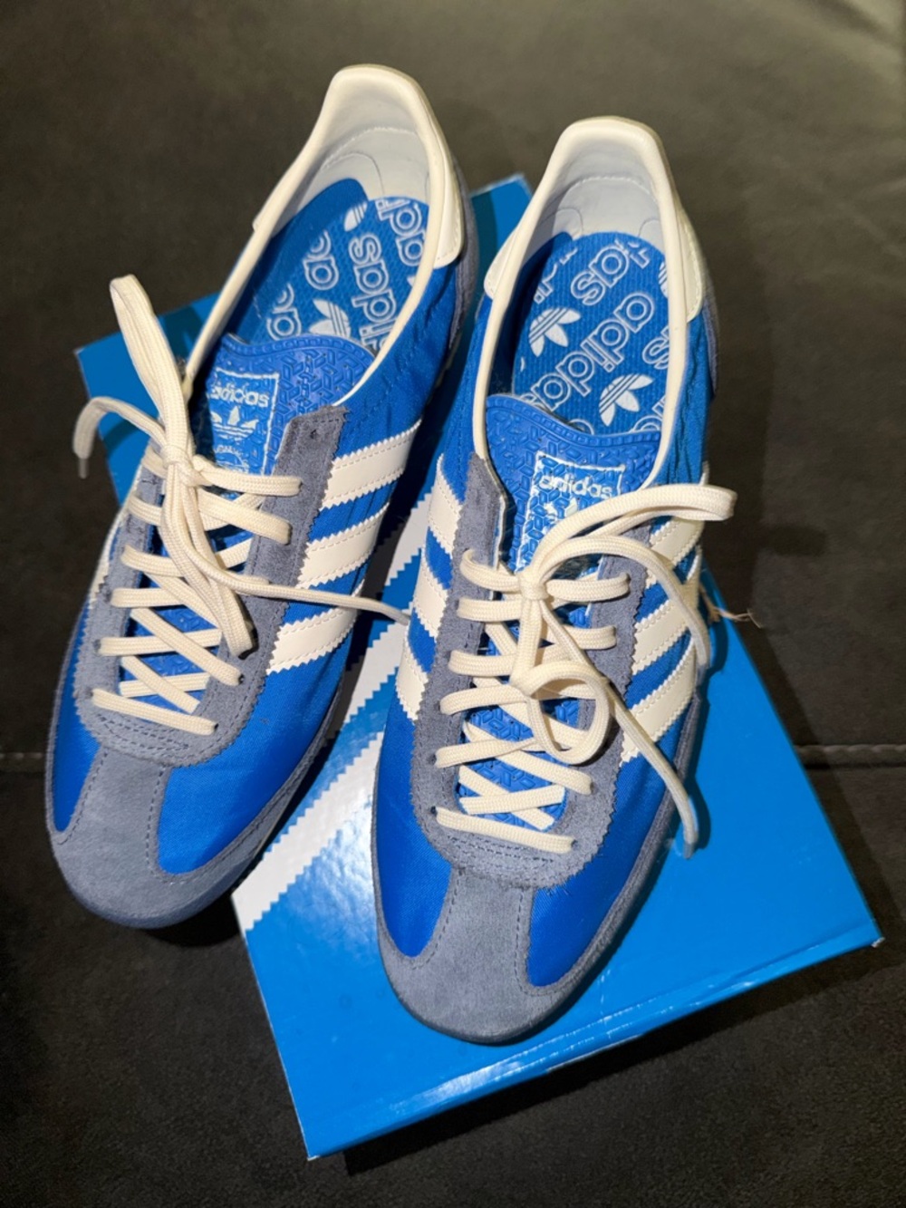 adidas Royal Blue and White Retro Runner Sneakers 🔥 Size 8 half I wore Twice